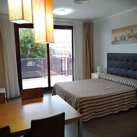 Aparthotel El Faro-2